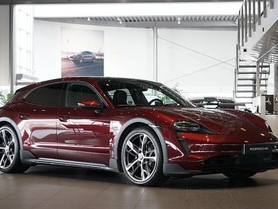 Röd Begagnad 2021 Porsche Taycan Cross Turismo Kombi | 629 000 kr (Marknadspris)