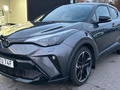 Grå Begagnad 2020 Toyota C-HR Sport SUV | 309 900 kr (Marknadspris)
