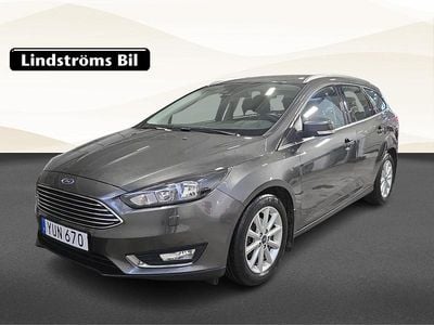 Grå Begagnad 2017 Ford Focus Titanium Kombi | 144 900 kr (Marknadspris)
