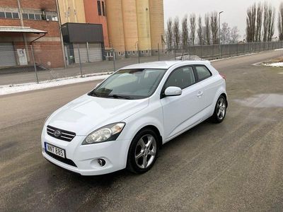 Vit Begagnad 2010 Kia ProCeed Halvkombi | 39 900 kr