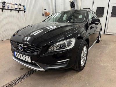 Svart Begagnad 2016 Volvo V60 CC Kombi | 189 500 kr (Marknadspris)