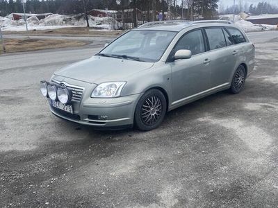 begagnad Toyota Avensis Kombi 1.8 VVT-i