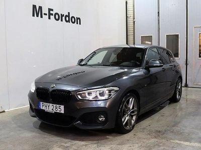Grå (mineralgrå metallic) Begagnad 2017 BMW 118 M Sport Halvkombi | 199 900 kr (Marknadspris)