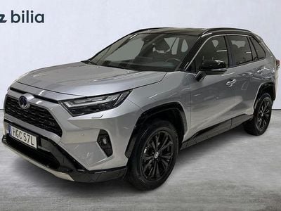 Grå Begagnad 2024 Toyota RAV4 Hybrid Style SUV | 439 900 kr (Marknadspris)
