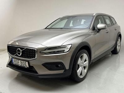 Grå Begagnad 2021 Volvo V60 CC Kombi | 259 800 kr (Superpris)