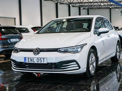 Begagnad VW Golf VIII IQ Drive 110 HK (80 kW) 2021 Vit Halvkombi