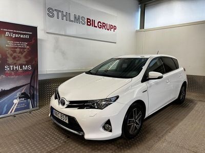 begagnad Toyota Auris Hybrid e-CVT 136hk Backkamera *Nyservad*