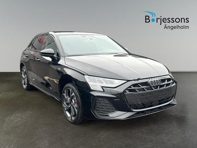 Svart Ny 2026 Audi A3 Sportback e-tron Design Halvkombi | 519 900 kr