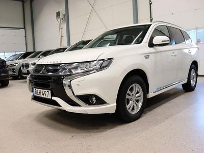 Begagnad Mitsubishi Outlander 203 HK (149 kW) 2016 Vit SUV