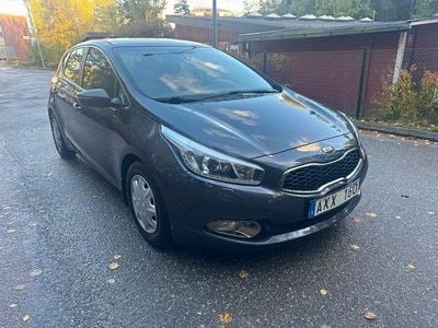 Begagnad Kia Ceed Comfort 110 HK (80 kW) 2013 Grå Halvkombi