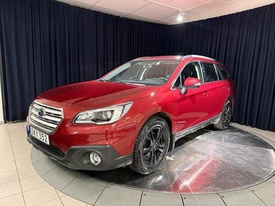 Röd metallic Begagnad 2015 Subaru Outback Kombi | 142 900 kr (Marknadspris)