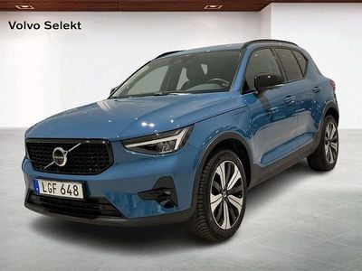 Blå Begagnad 2023 Volvo XC40 Plus SUV | 399 000 kr (Marknadspris)