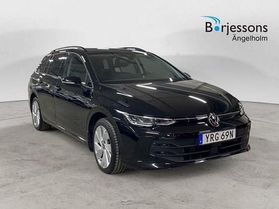 Svart Begagnad 2024 VW Golf VIII Kombi | 299 000 kr (Marknadspris)