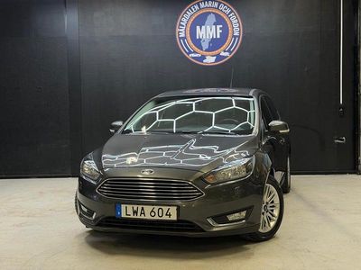 Grå Begagnad 2017 Ford Focus Titanium Kombi | 99 800 kr (Marknadspris)