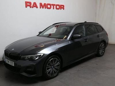 Grå (mineralgrey metallic Begagnad 2022 BMW 330 M Sport Kombi | 329 900 kr (Bra pris)