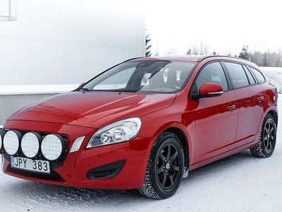 Röd Begagnad 2011 Volvo V60 Kinetic Kombi | 59 900 kr (Lite dyr)