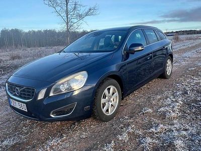 Begagnad Volvo V60 163 HK (119 kW) 2013 Blå metallic Kombi
