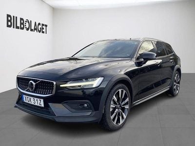 Svart Begagnad 2024 Volvo V60 CC Ultimate Kombi | 484 800 kr (Dyr)