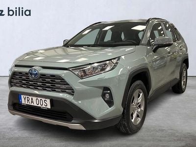 Grön Begagnad 2022 Toyota RAV4 Hybrid Active SUV | 379 900 kr (Marknadspris)