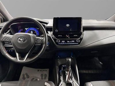 Vit Begagnad 2023 Toyota Corolla Hybrid Sport Halvkombi | 269 900 kr (Lite dyr)
