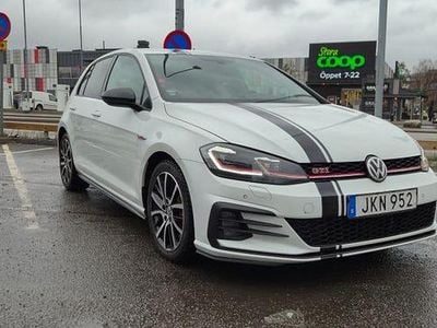 Vit Begagnad 2018 VW Golf VII GTI Halvkombi | 230 000 kr (Marknadspris)