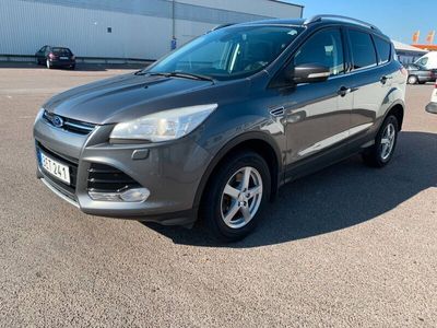 begagnad Ford Kuga 2.0 TDCi AWD Powershift 140hk Besiktad Servad Dragkrok AC