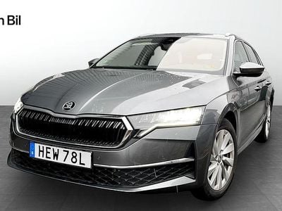 Grå Begagnad 2025 Skoda Octavia Selection Kombi | 309 900 kr (Marknadspris)