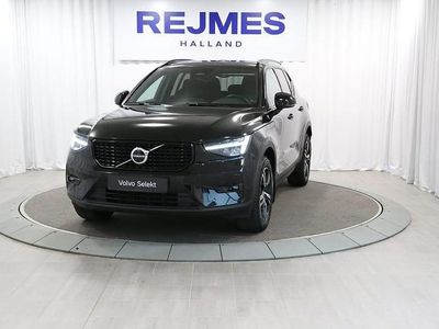 Svart Begagnad 2023 Volvo XC40 Plus SUV | 369 500 kr (Marknadspris)