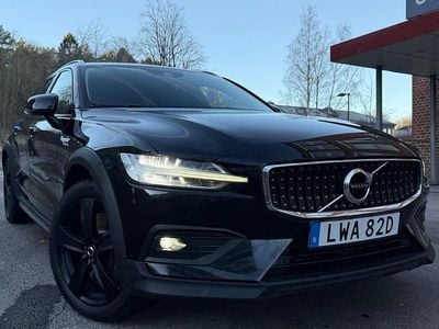Svart Begagnad 2021 Volvo V60 CC Kombi | 264 900 kr (Bra pris)