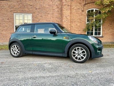 Grön Begagnad 2016 Mini Cooper D Halvkombi | 125 000 kr (Marknadspris)