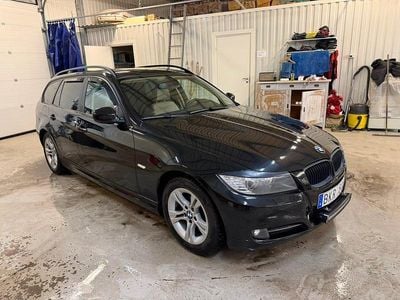Begagnad BMW 320 177 HK (130 kW) 2009 Metallic svart Kombi