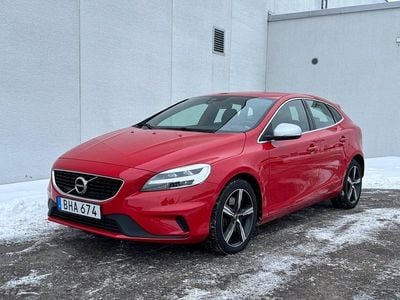 Begagnad Volvo V40 R-Design 190 HK (139 kW) 2018 Röd Halvkombi