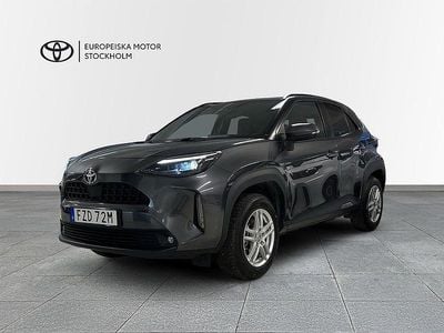 Mörkgrå Begagnad 2025 Toyota Yaris Cross Active SUV | 299 900 kr (Marknadspris)