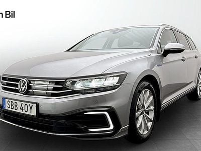 Pyrit silver metallic Begagnad 2023 VW Passat GTE Kombi | 299 900 kr (Marknadspris)