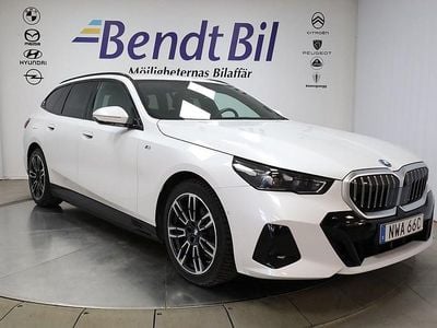Begagnad BMW 530e Efficient Dynamics 299 HK (219 kW) 2024 Vit Kombi
