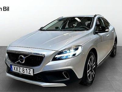 Silver Begagnad 2019 Volvo V40 Momentum Halvkombi | 184 900 kr (Marknadspris)