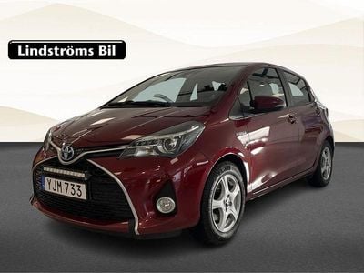 Begagnad Toyota Yaris Hybrid Active 102 HK (75 kW) 2017 Röd