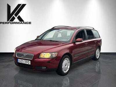 Röd Begagnad 2004 Volvo V50 Kinetic Kombi | 38 700 kr (Marknadspris)