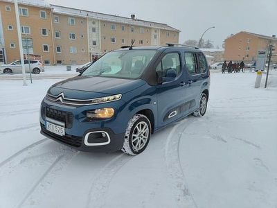 Blå metallic Begagnad 2019 Citroën Berlingo Feel Minibuss | 170 000 kr (Marknadspris)