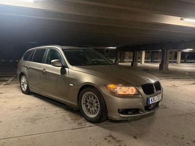 Begagnad BMW 318 143 HK (105 kW) 2010 Kombi