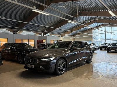 Grå Begagnad 2022 Volvo V60 Kombi | 374 900 kr (Marknadspris)