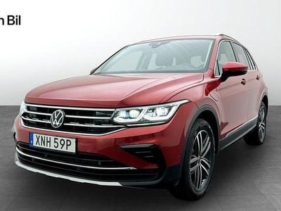 Kings red metallic Begagnad 2023 VW Tiguan Elegance SUV | 379 900 kr (Marknadspris)