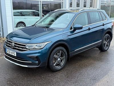 Mörkblå Begagnad 2022 VW Tiguan Elegance SUV | 299 800 kr (Bra pris)