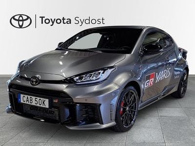 Silver (precious metal) Begagnad 2024 Toyota Yaris Premium Halvkombi | 568 000 kr (Superpris)