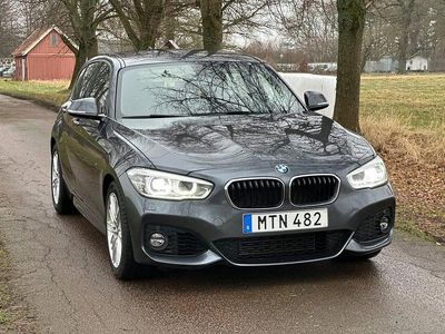 Begagnad BMW 118 M Sport 136 HK (100 kW) 2019 Grå metallic Halvkombi