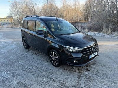 Svart Begagnad 2024 Mercedes EQT200 Minibuss | 245 000 kr
