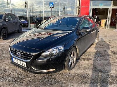 Begagnad Volvo V40 Kinetic 124 HK (91 kW) 2015 Svart Halvkombi