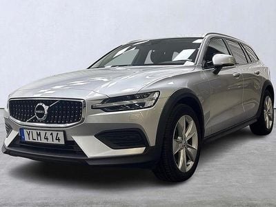 Silver Begagnad 2021 Volvo V60 CC Kombi | 289 900 kr (Marknadspris)