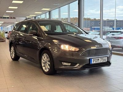 Grå Begagnad 2017 Ford Focus Titanium Kombi | 99 900 kr (Marknadspris)