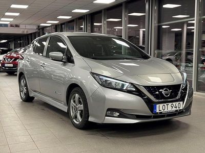 Begagnad Nissan Leaf N-Connecta 111 kW (151 HK) 2018 Silver Halvkombi